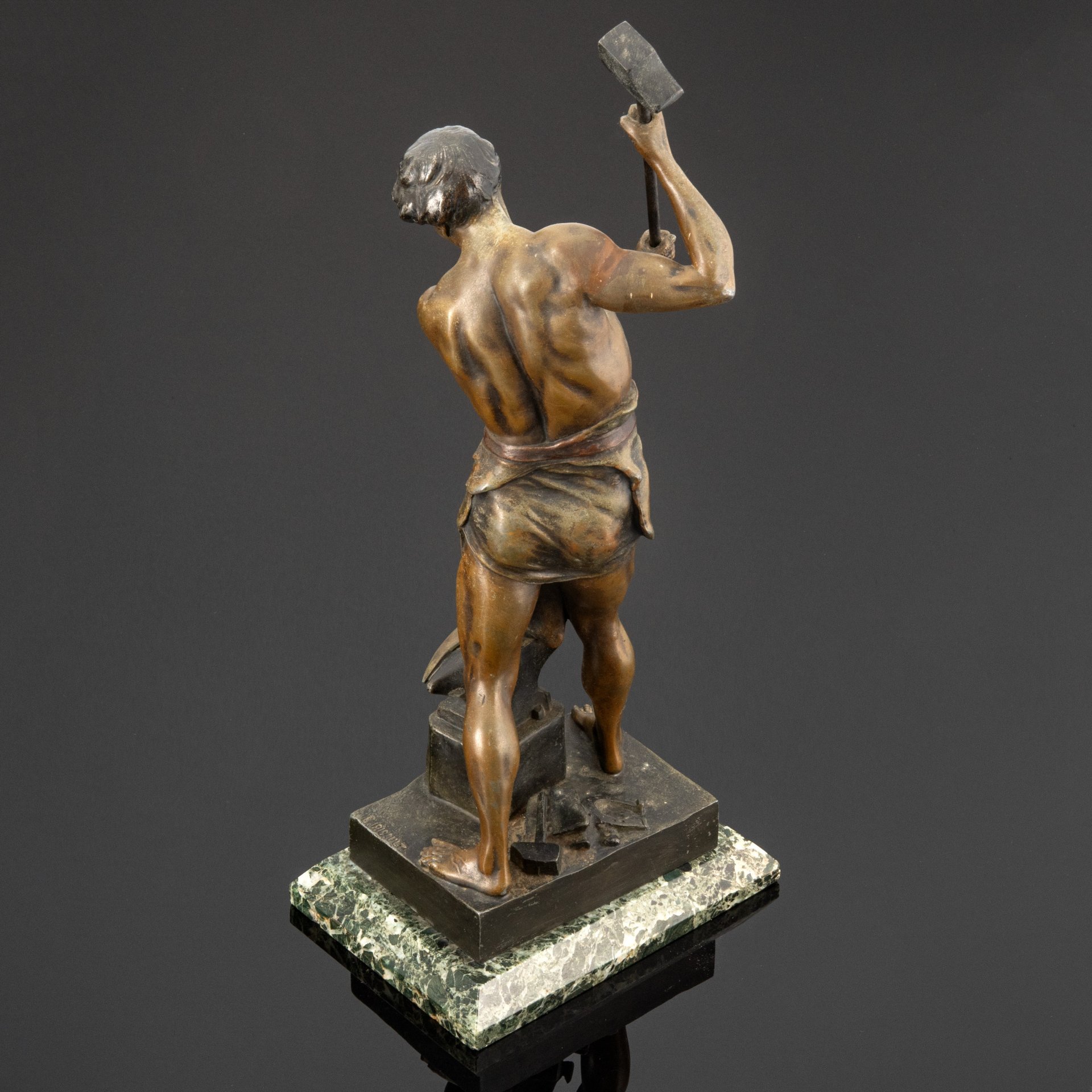 Скульптура "Кузнец" ("Le Forgeron") по модели Emile Picault (Эмиль Пико, 1833-1915 гг.)