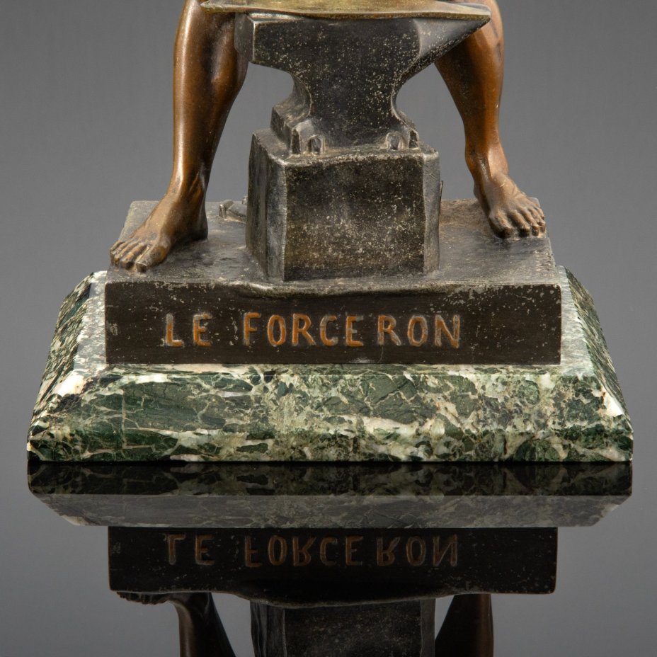 Скульптура "Кузнец" ("Le Forgeron") по модели Emile Picault (Эмиль Пико, 1833-1915 гг.)