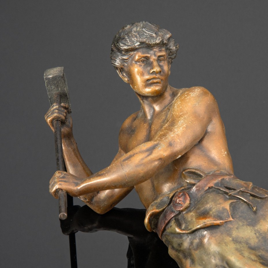 Скульптура "Кузнец" ("Le Forgeron") по модели Emile Picault (Эмиль Пико, 1833-1915 гг.)
