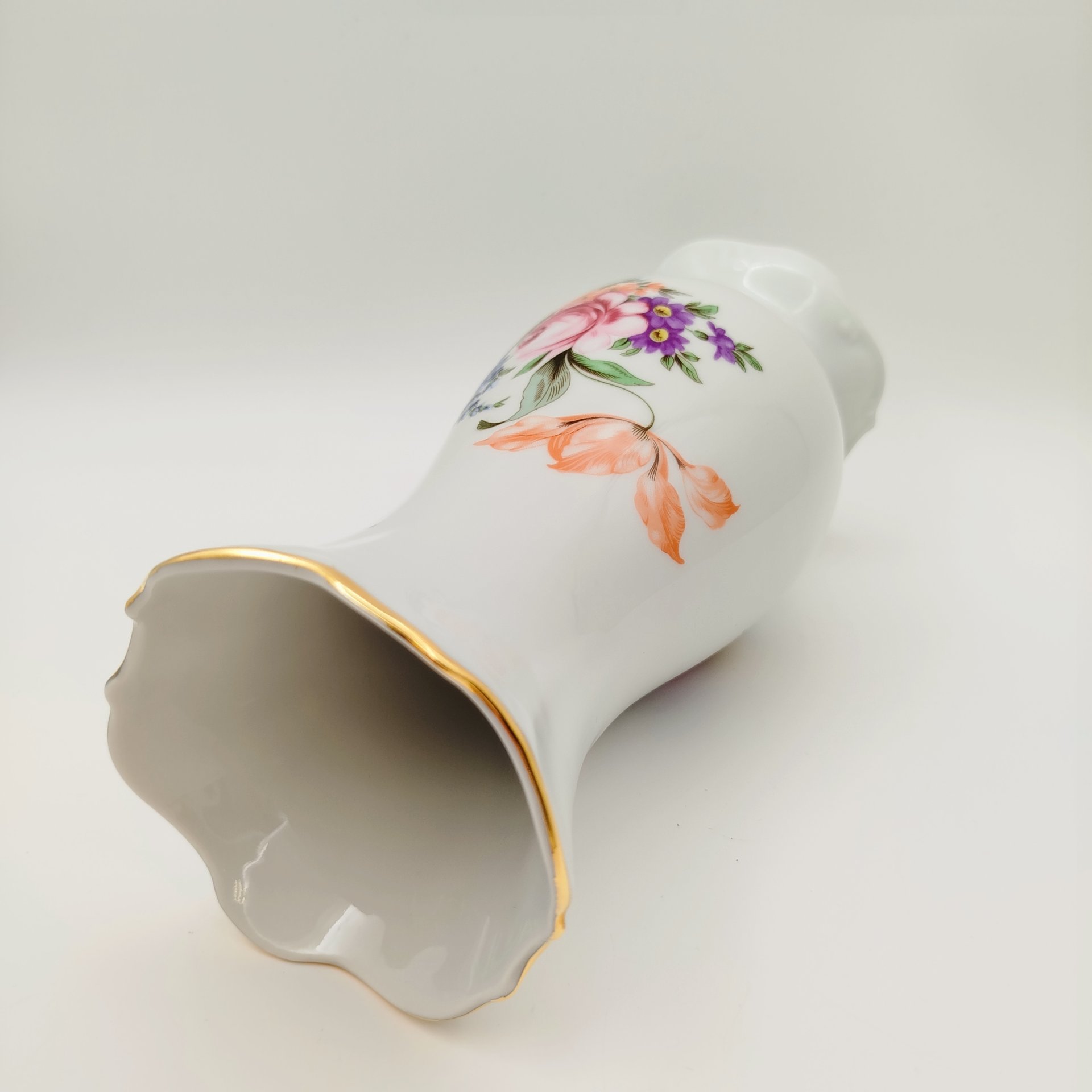 Ваза вытянутой формы "Мейсенский букет", фарфор, деколь, золочение, Carlsbad, Чехия, 1990-2000 гг.