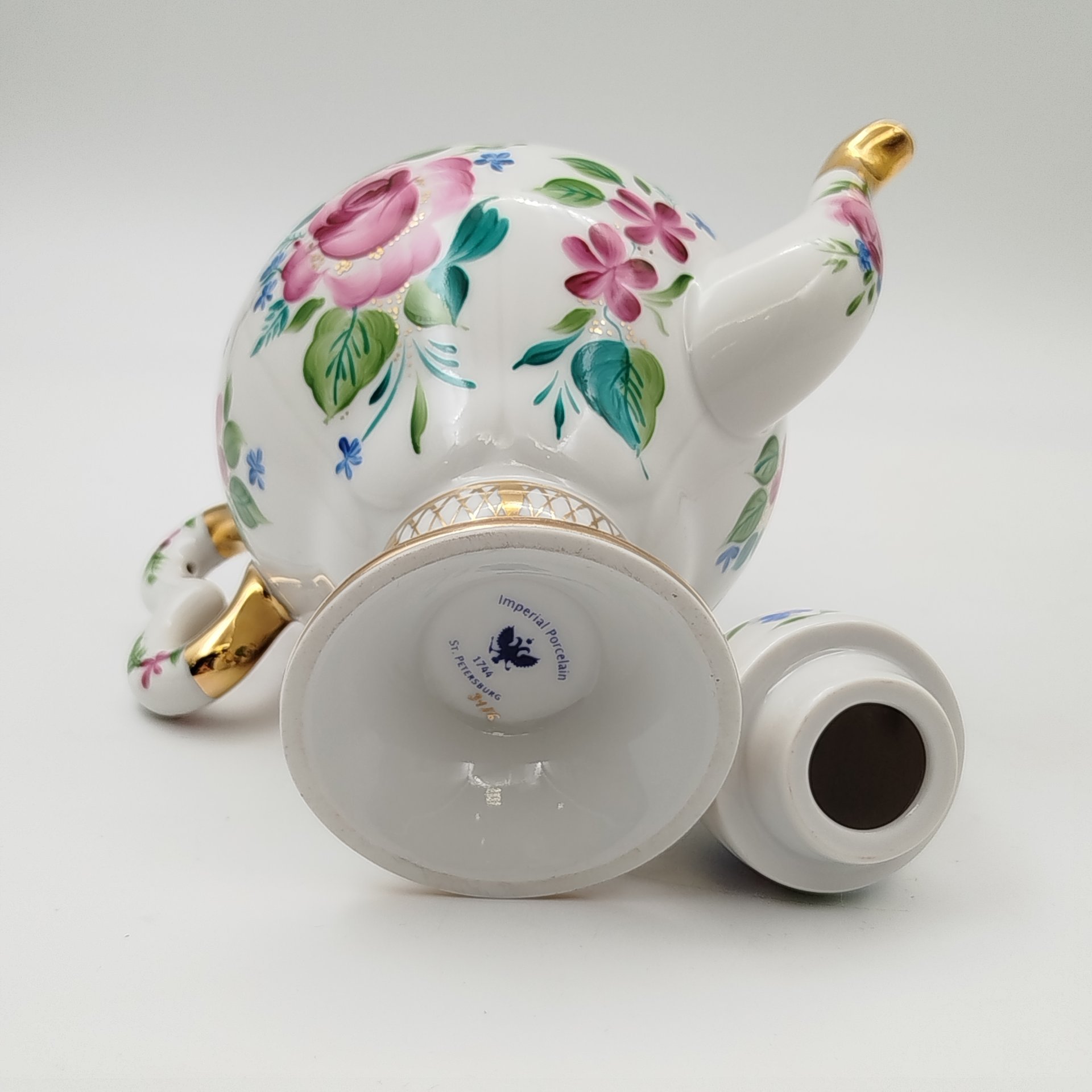 Чайник заварочный "Светлый день" форма "Самоварчик", автор формы Беспалова-Михалева Т.Н., автор рисунка Семенова А.Н