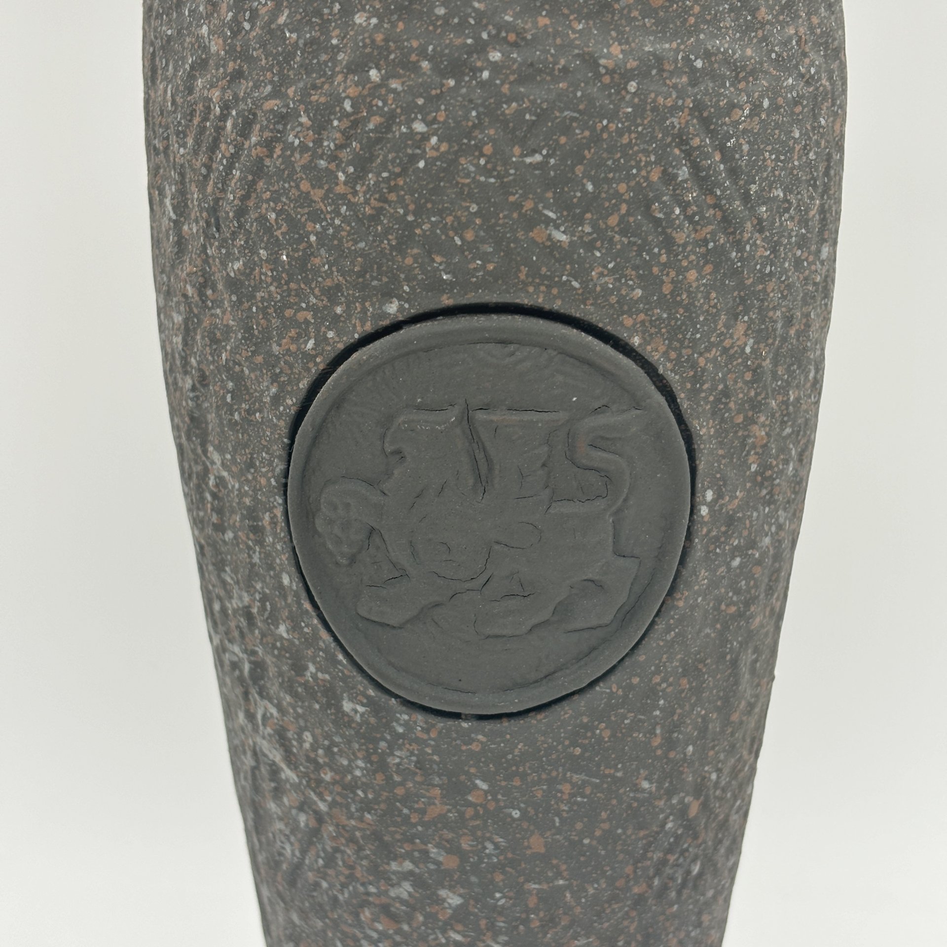 Кувшин с грифоном в медальоне с двумя ручками, керамика, Азия, 1980-2000 гг.