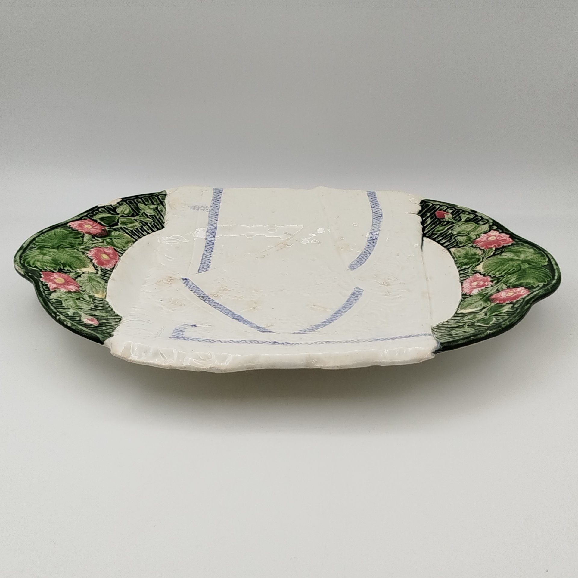 Блюдо (сухарница) "Рушник" с цветочным декором, фаянс, роспись, Каменнобродский фаянсовый завод, СССР, 1920-1930 гг.