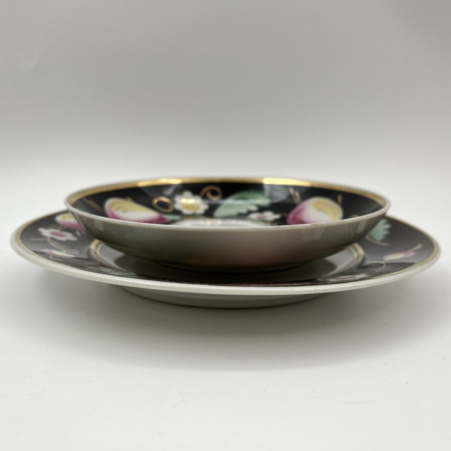 Набор из блюдца и десертной тарелки "Слива", автор А.А.Чекулина, фарфор, крытье, роспись, золочение, Дмитровский фарфоровый завод (ДФЗ Вербилки), СССР, 1954-1965 гг.