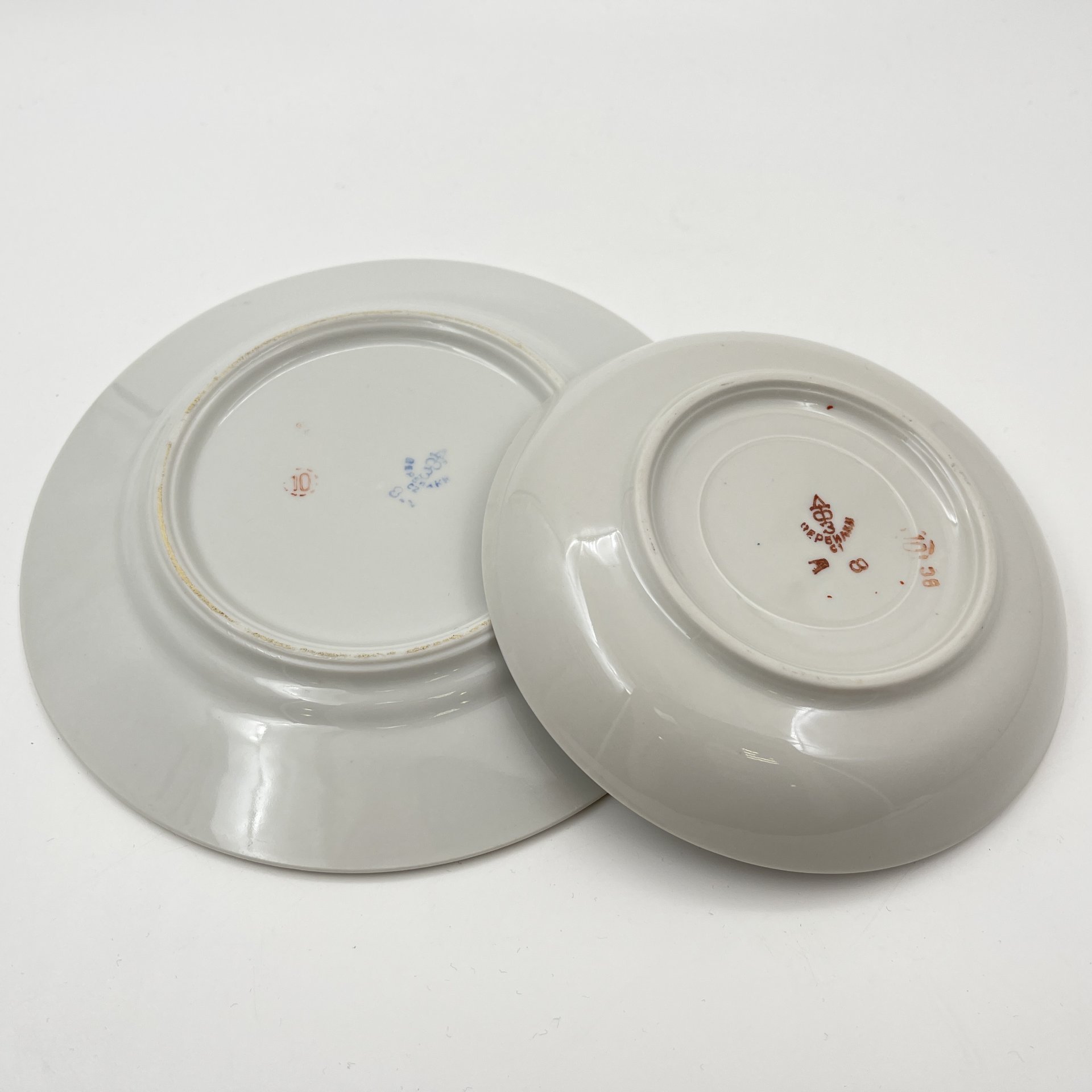 Набор из блюдца и десертной тарелки "Слива", автор А.А.Чекулина, фарфор, крытье, роспись, золочение, Дмитровский фарфоровый завод (ДФЗ Вербилки), СССР, 1954-1965 гг.