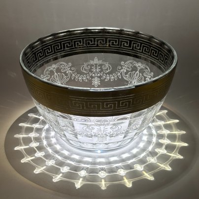 Салатник, украшенный растительным декором, стекло, золочение, Российская Федерация, 2000-2010 гг.