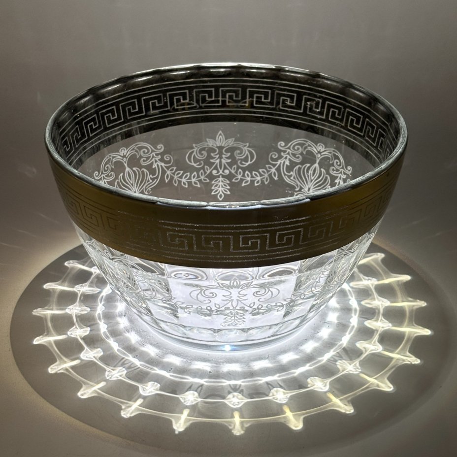 Салатник, украшенный растительным декором, стекло, золочение, Российская Федерация, 2000-2010 гг.