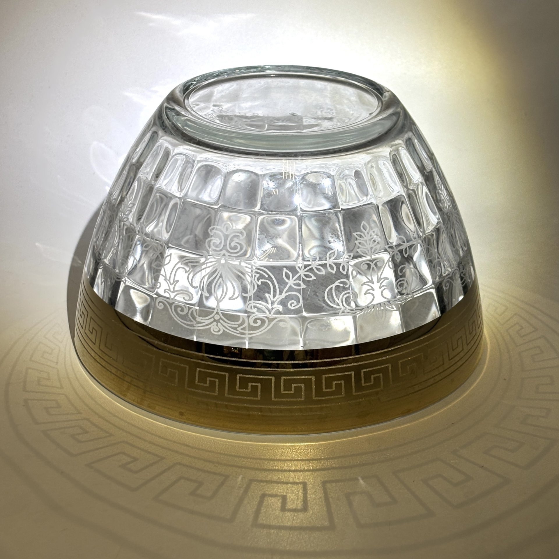 Салатник, украшенный растительным декором, стекло, золочение, Российская Федерация, 2000-2010 гг.