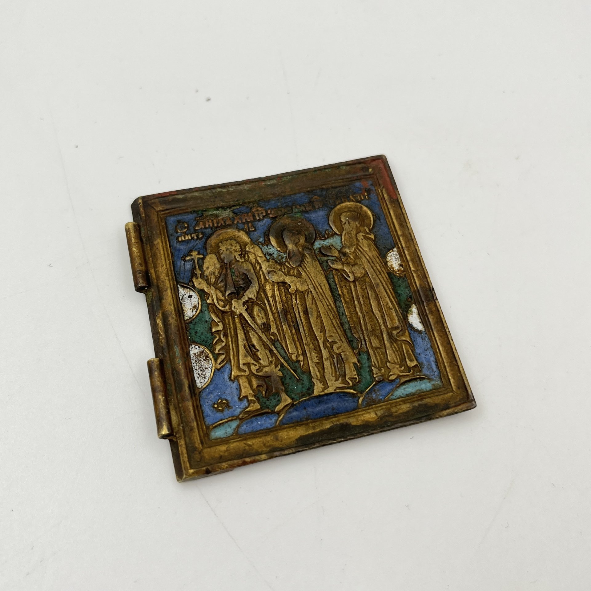 Створка складня левая с изображением Ангела-Хранителя, Преподобных Зосимы и Савватия Соловецких, латунь, эмали трехцветные, Российская империя, 1850-1900 гг.