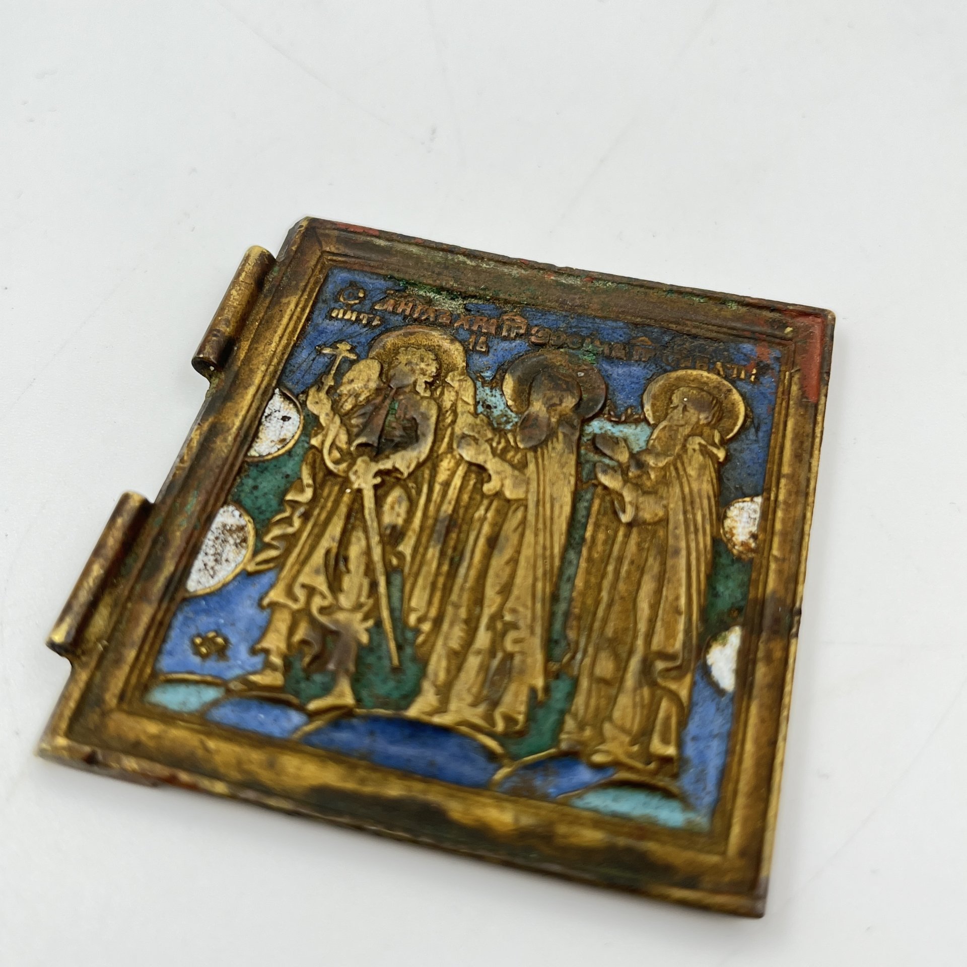 Створка складня левая с изображением Ангела-Хранителя, Преподобных Зосимы и Савватия Соловецких, латунь, эмали трехцветные, Российская империя, 1850-1900 гг.