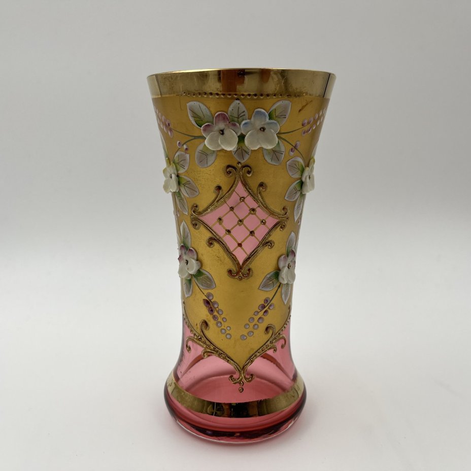 Миниатюрная ваза розового оттенка с лепным цветочным декором, стекло, роспись, мастика, золочение, Bohemia Crystal (Bohemia Glass), Чехословакия, 1970-1990 гг.