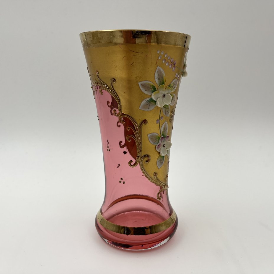 Миниатюрная ваза розового оттенка с лепным цветочным декором, стекло, роспись, мастика, золочение, Bohemia Crystal (Bohemia Glass), Чехословакия, 1970-1990 гг.