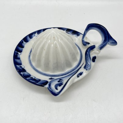 Соковыжималка для цитрусовых фруктов с ручкой и сливом, Гжель