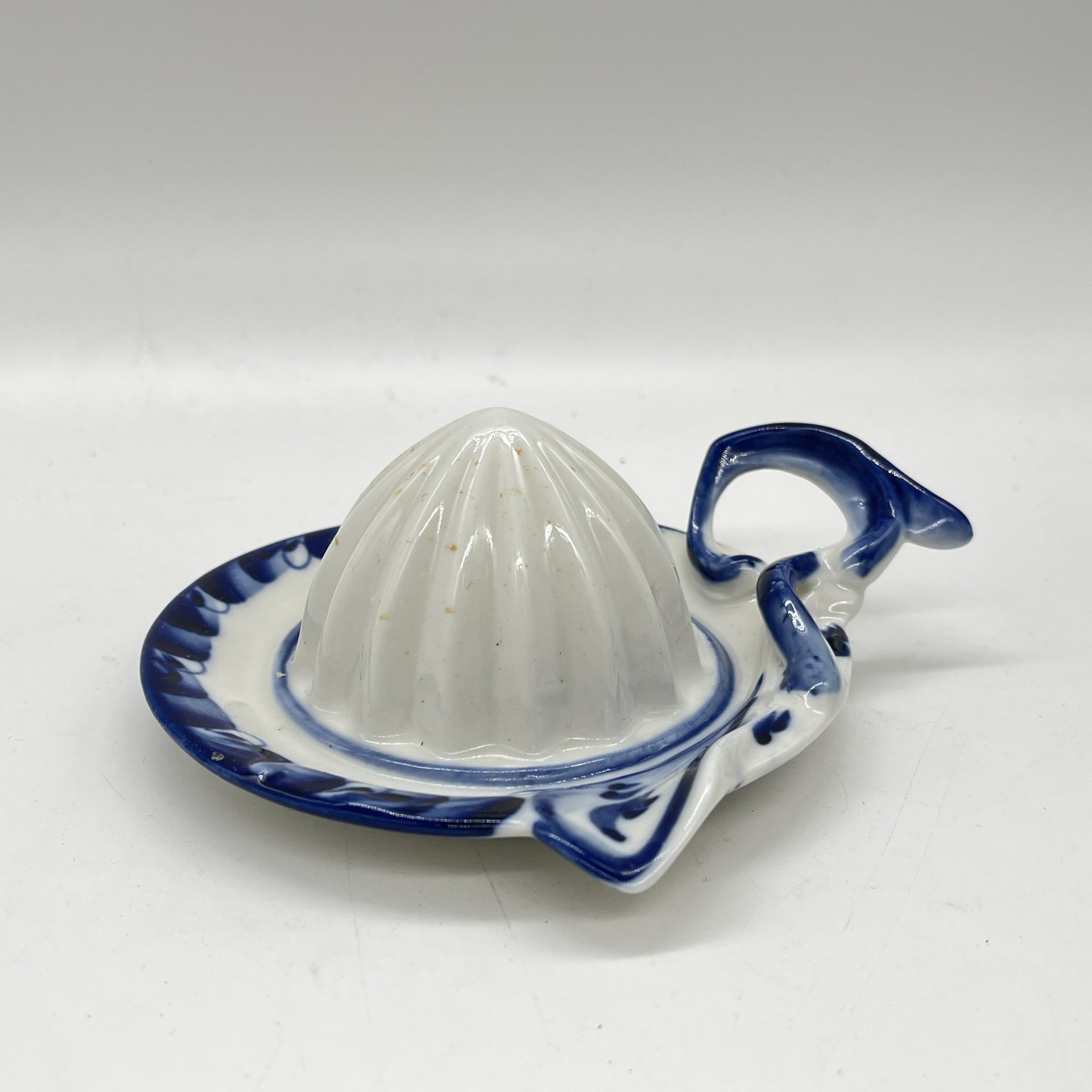 Соковыжималка для цитрусовых фруктов с ручкой и сливом, Гжель