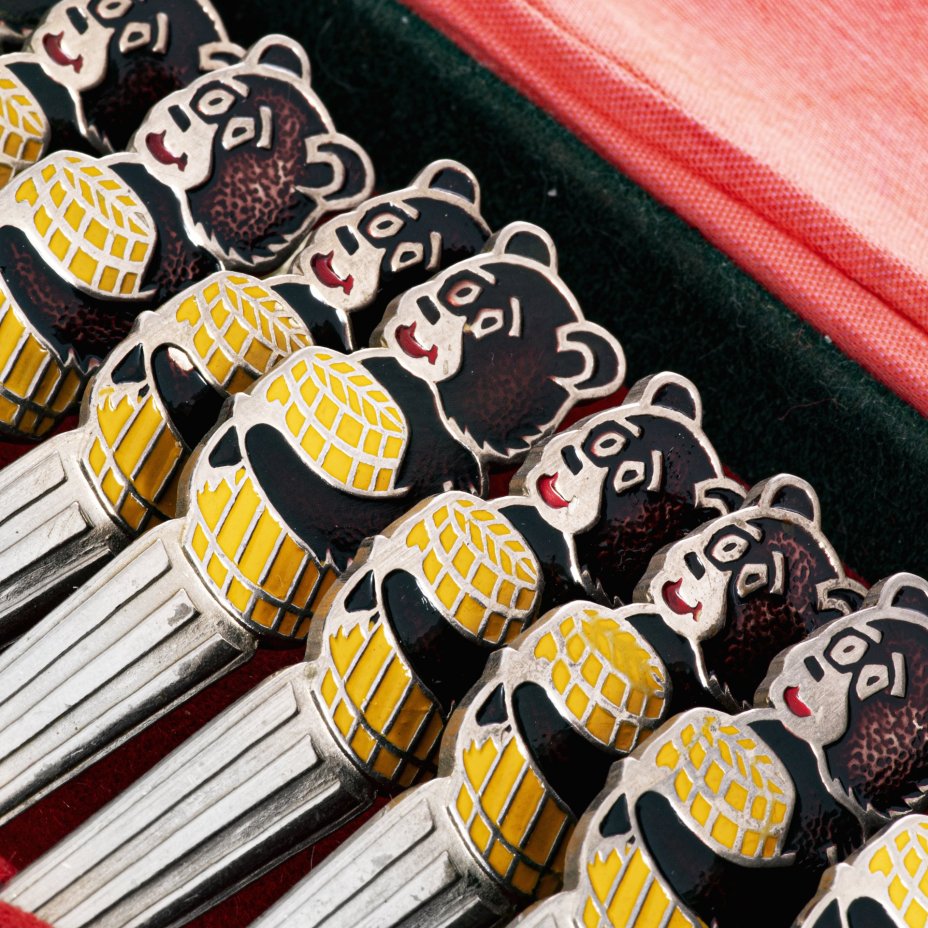 Набор из 12 чайных ложек с фигурной ручкой в виде медведя в родной коробке, сплав металлов, СССР, 1970-1990 гг.