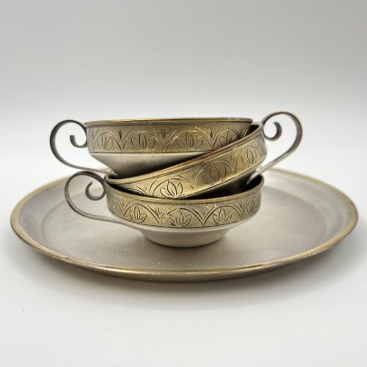 Набор из 3-х кофейных чашек на подносе, мНЦ (медь-никель-цинк), золочение, Артель «Московский ювелир», СССР, 1973 г.