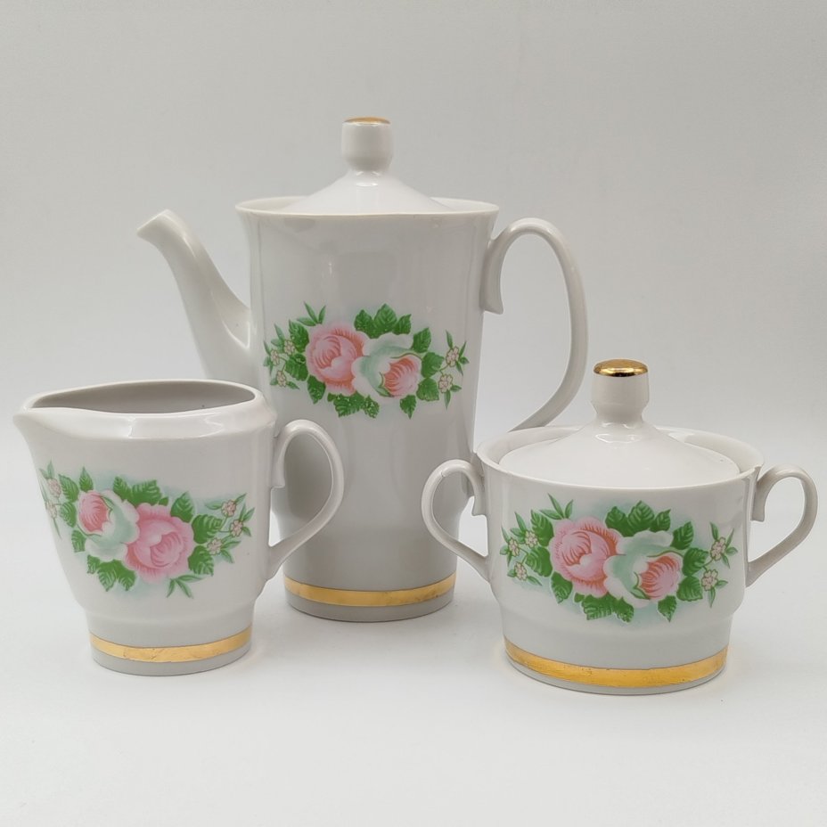 Сервиз кофейный с декором в виде роз на 6 персон (15 предметов), фарфор, деколь, золочение, Добрушский фарфоровый завод, СССР, 1978-1991 гг.