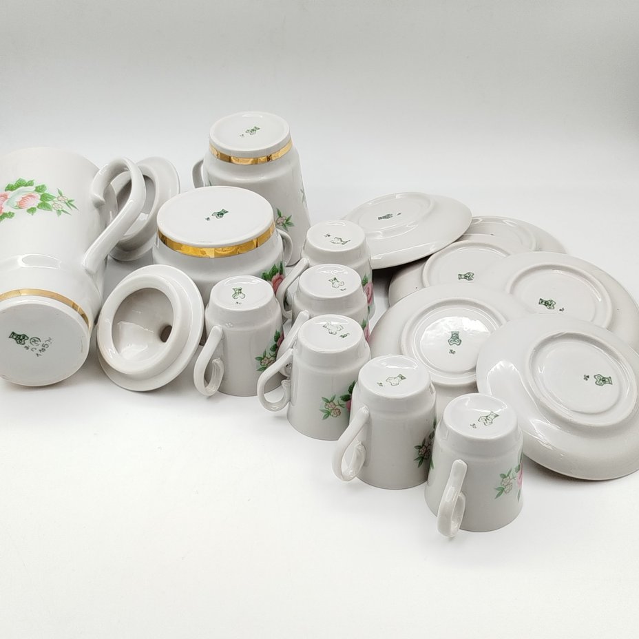 Сервиз кофейный с декором в виде роз на 6 персон (15 предметов), фарфор, деколь, золочение, Добрушский фарфоровый завод, СССР, 1978-1991 гг.