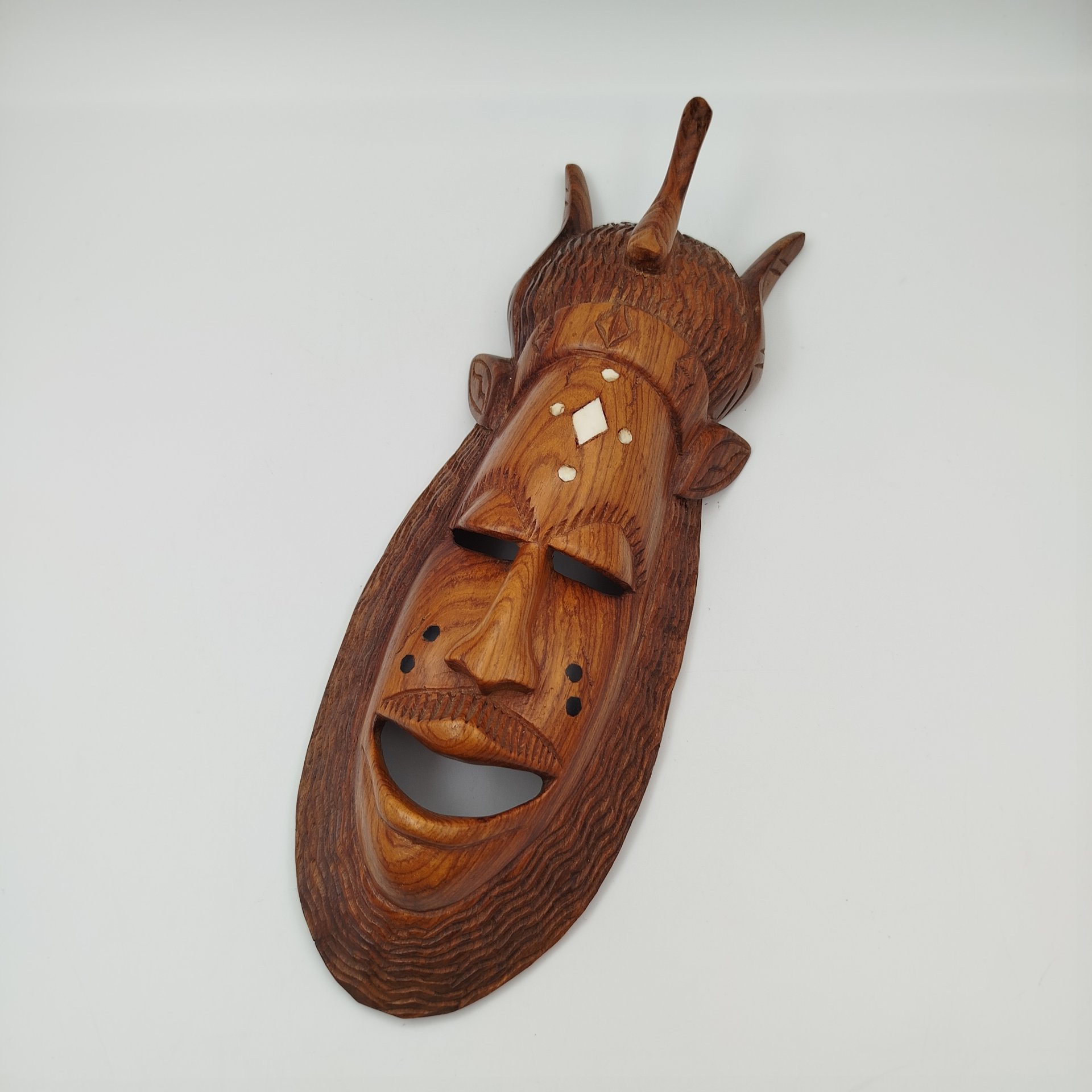 Маска настенная хитреца Йо, дерево, резьба, Африка, 1990-2010 гг.