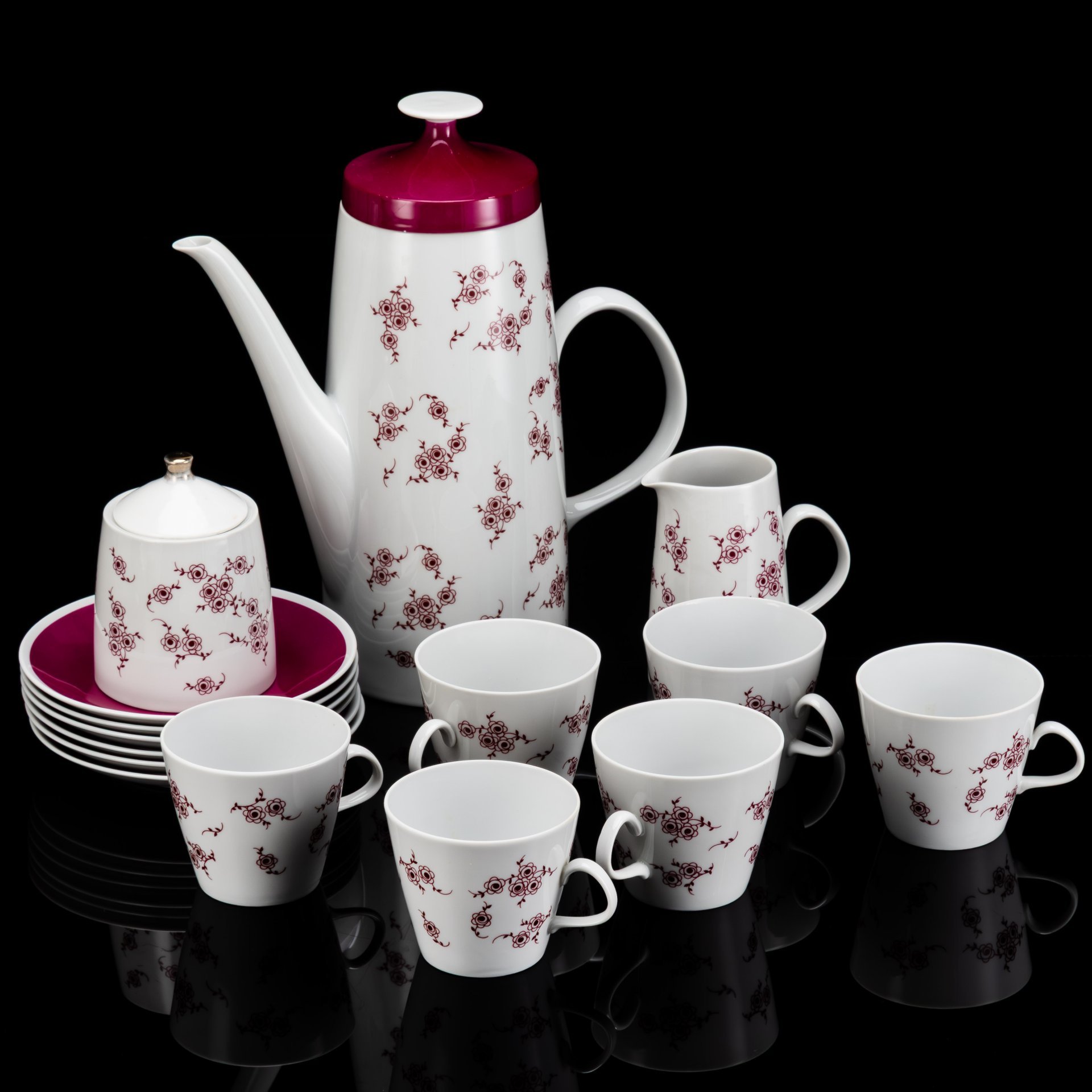 Сервиз чайно-кофейный на 6 персон, украшенный цветочным декором (15 предметов), фарфор, крытье, деколь, Lichte Porzellan (Лихте), ГДР, 1966-1985 гг.