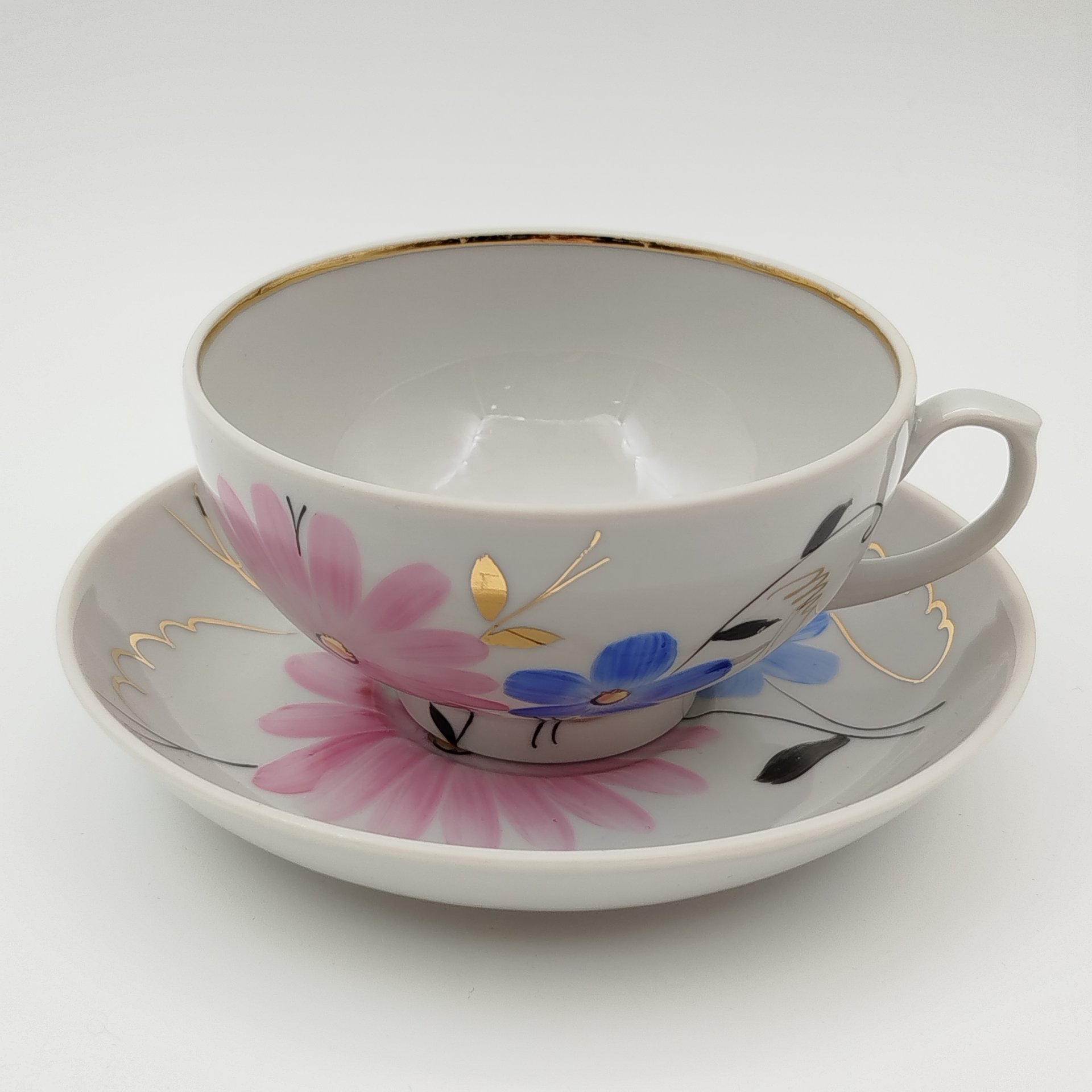 Пара чайная с цветочным декором в виде астр, фарфор, роспись, золочение, Дулевский фарфоровый завод (Дулёво), СССР, 1968-1991 гг.