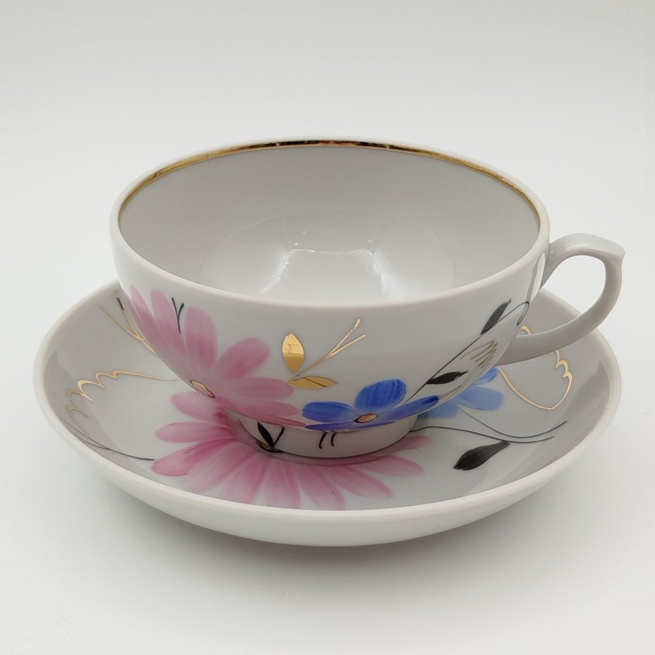 Пара чайная с цветочным декором в виде астр, фарфор, роспись, золочение, Дулевский фарфоровый завод (Дулёво), СССР, 1968-1991 гг.