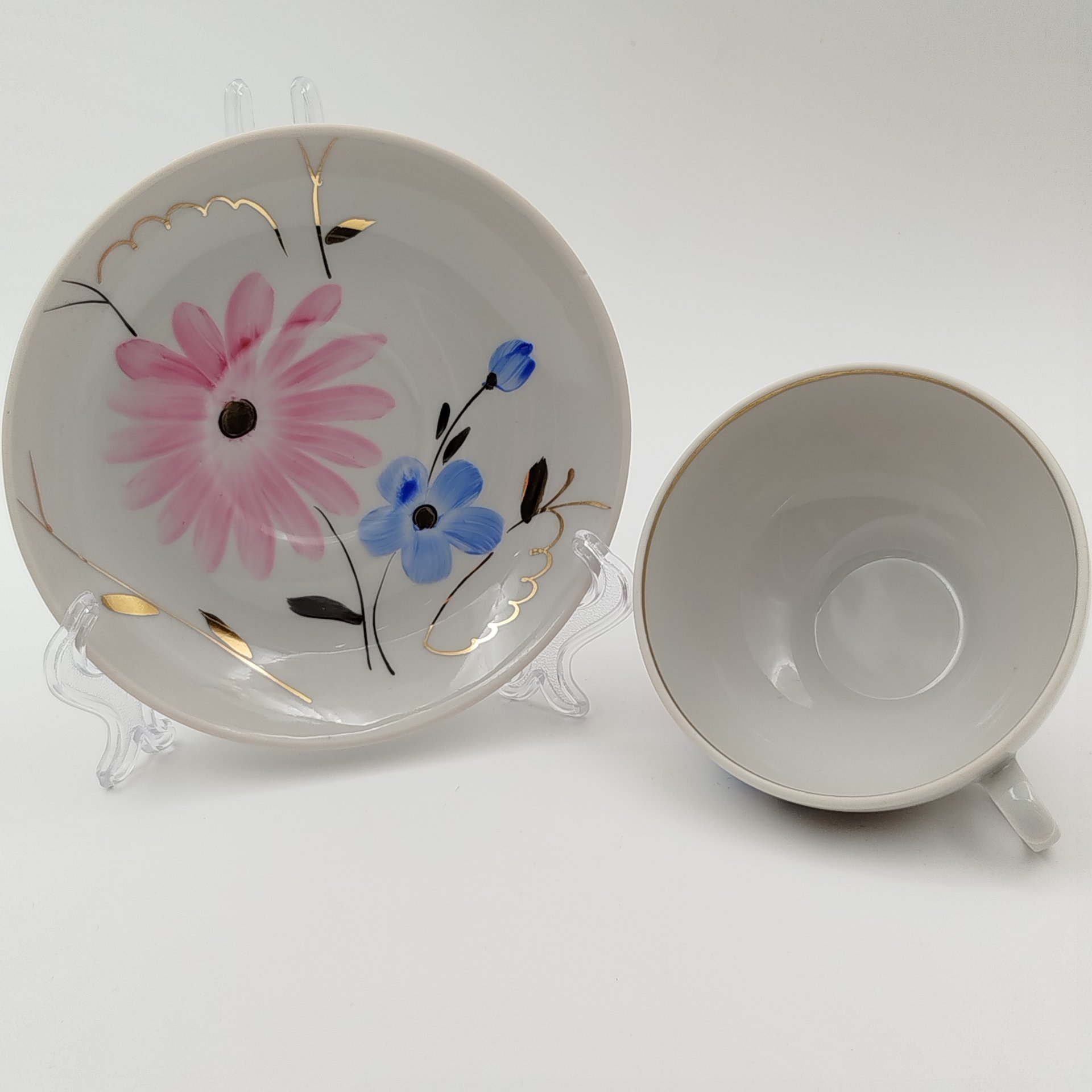 Пара чайная с цветочным декором в виде астр, фарфор, роспись, золочение, Дулевский фарфоровый завод (Дулёво), СССР, 1968-1991 гг.