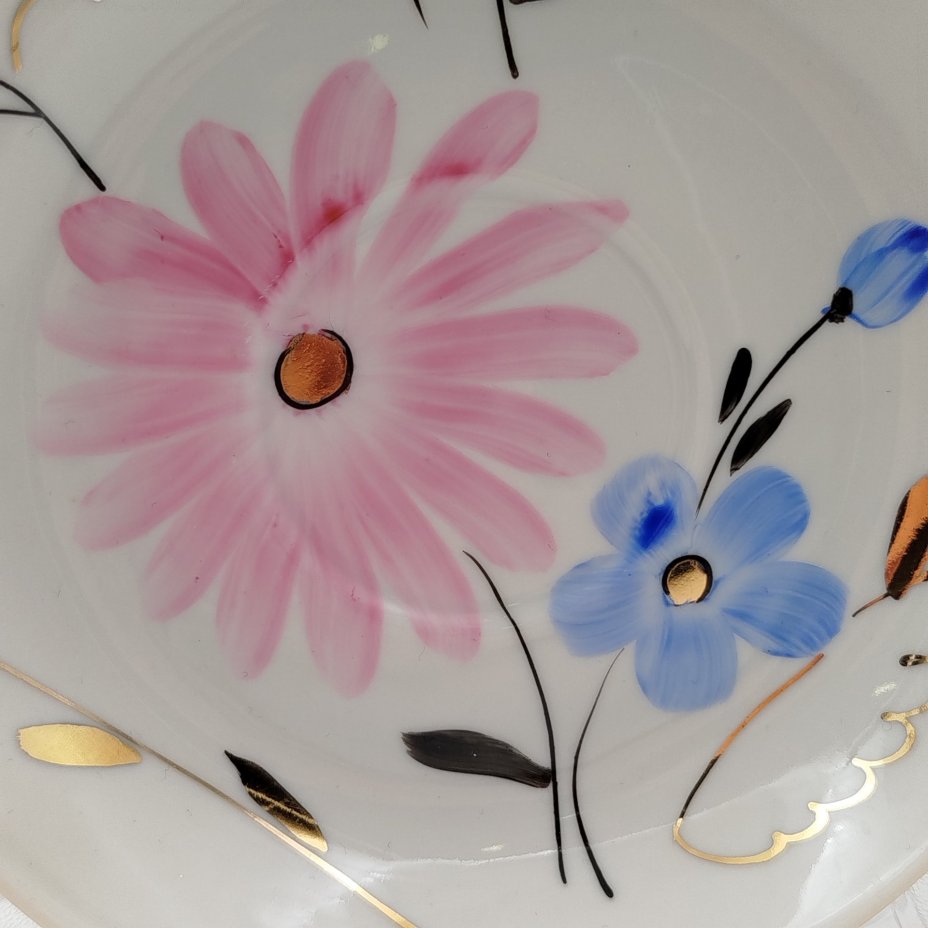 Пара чайная с цветочным декором в виде астр, фарфор, роспись, золочение, Дулевский фарфоровый завод (Дулёво), СССР, 1968-1991 гг.