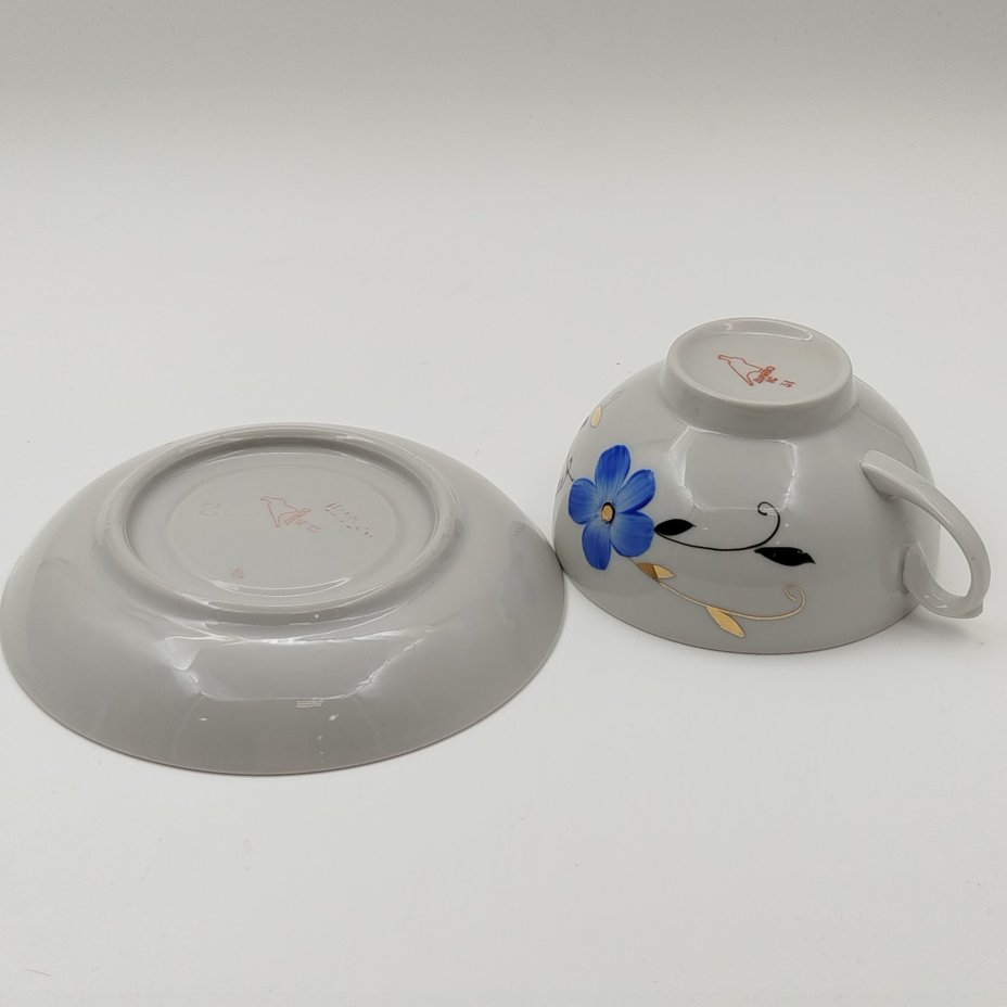 Пара чайная с цветочным декором в виде астр, фарфор, роспись, золочение, Дулевский фарфоровый завод (Дулёво), СССР, 1968-1991 гг.