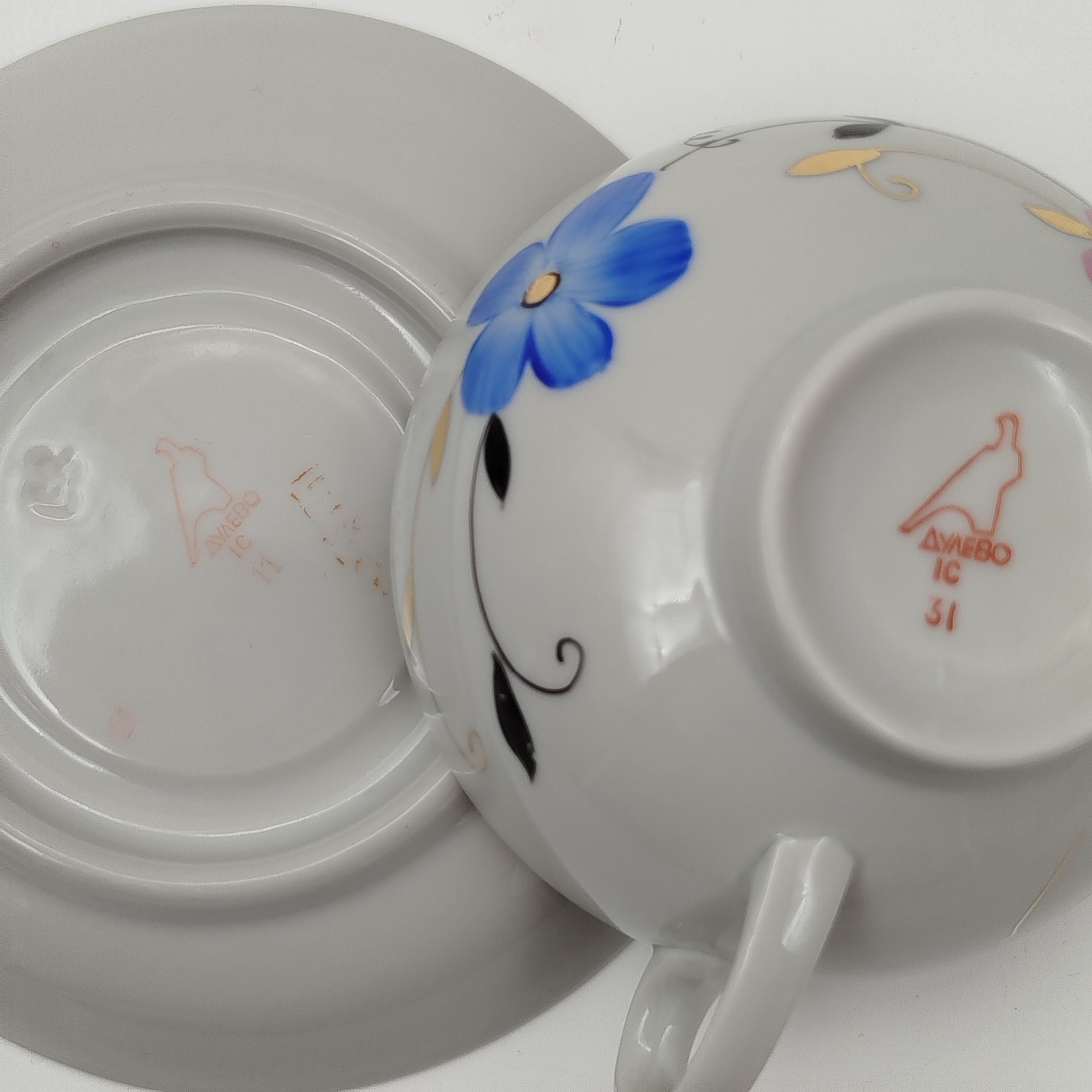 Пара чайная с цветочным декором в виде астр, фарфор, роспись, золочение, Дулевский фарфоровый завод (Дулёво), СССР, 1968-1991 гг.