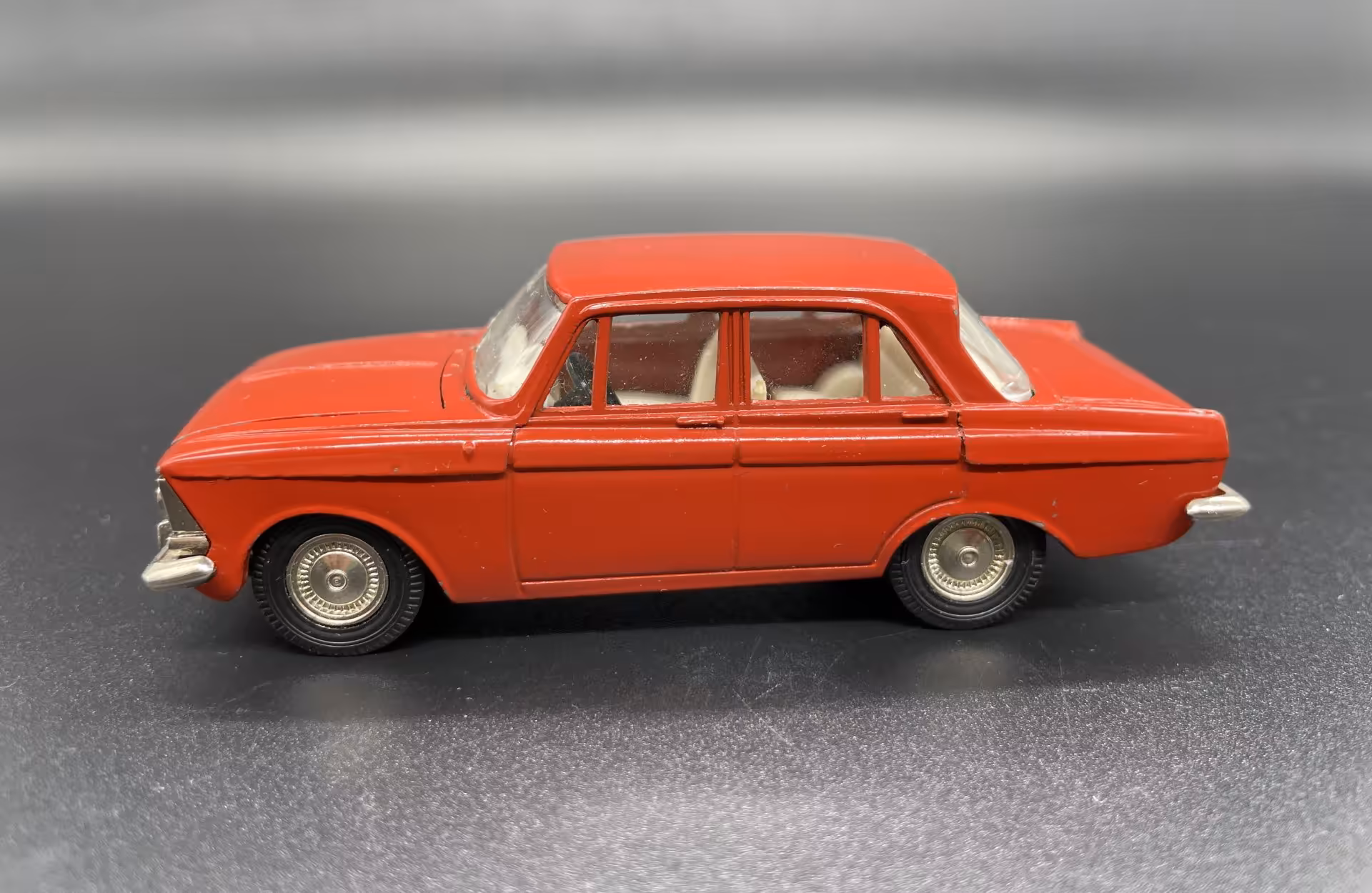 Модель автомобиля "Москвич 408"