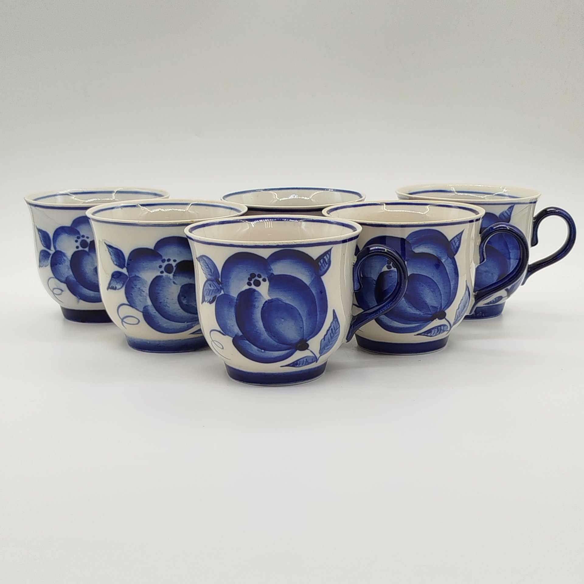 Набор из 6-ти чашек с цветочным декором