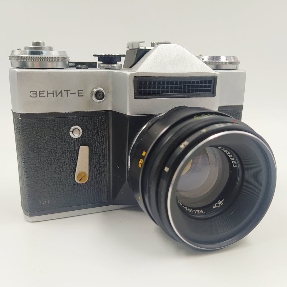 Фотоаппарат "Зенит-Е" с объективом "Гелиос-44-2" в оригинальном кофре, Завод «Зенит»