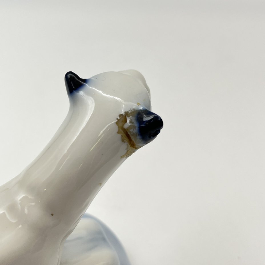 Статуэтка «Горностай», скульптор С.И. Вайнштейн-Мишурина, фарфор, роспись, золочение, Фарфоровый завод «Пролетарий» (Бронница, Мста), СССР, 1958-1967 гг.