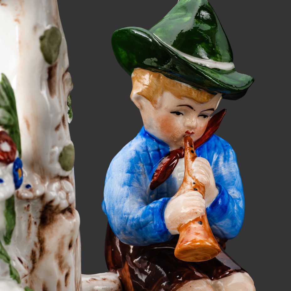 Статуэтка "Мальчик с дудочкой у скворечника"