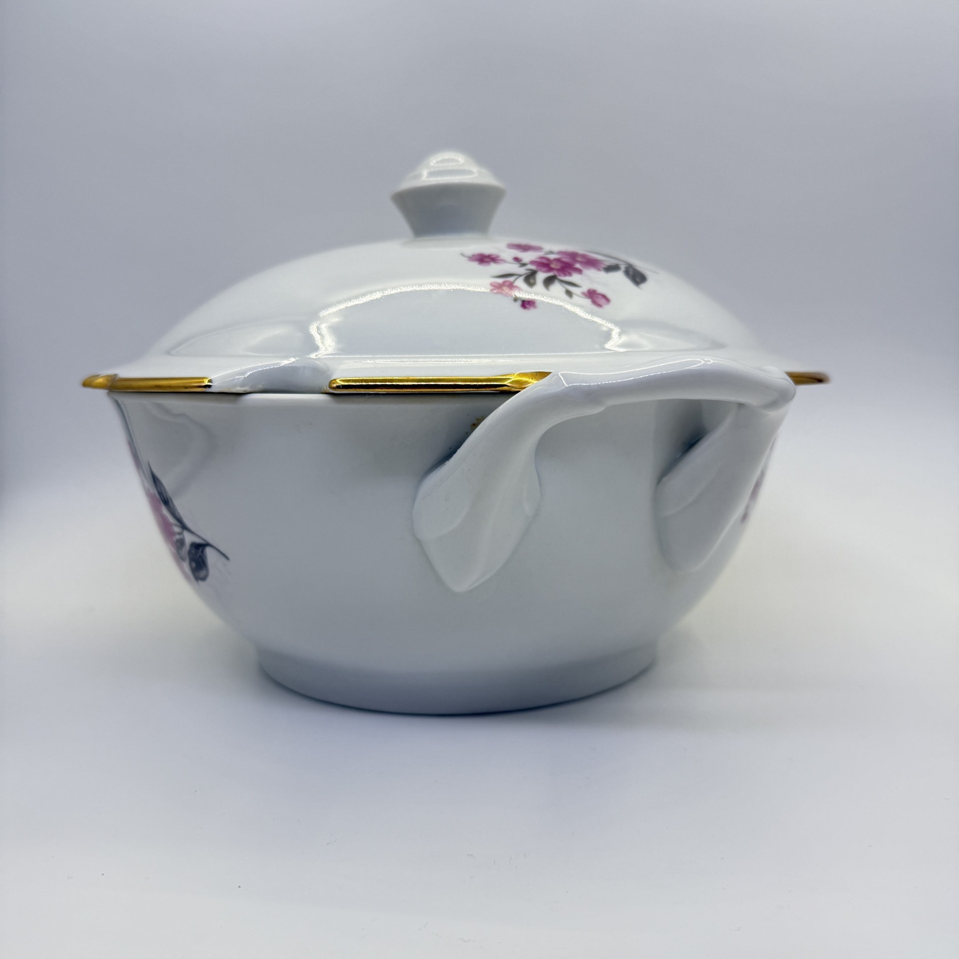Супница, украшенная цветочным декором, фарфор, деколь, золочение, Дулевский фарфоровый завод (Дулёво), СССР, 1987 г., Дулевский фарфоровый завод (Дулёво)