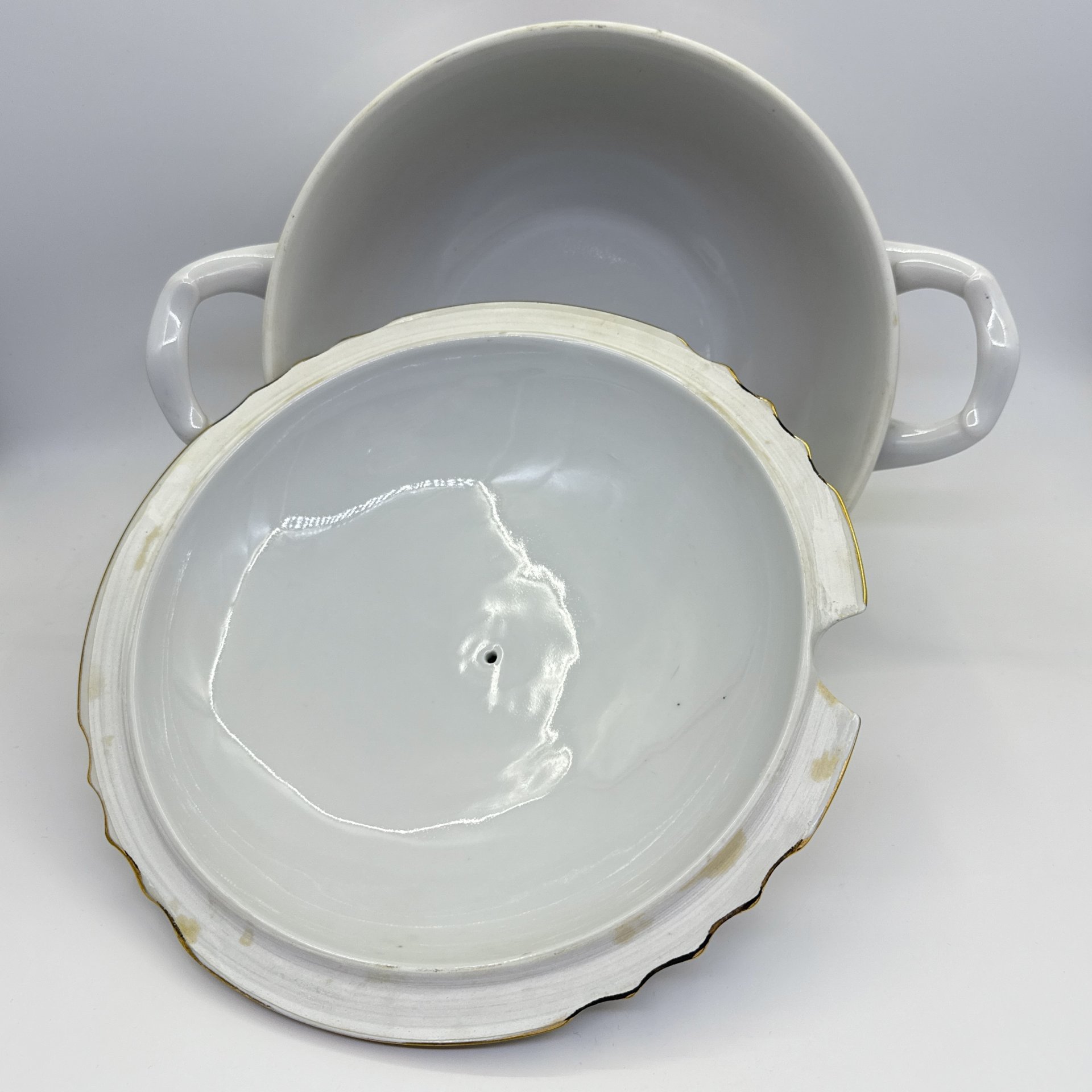 Супница, украшенная цветочным декором, фарфор, деколь, золочение, Дулевский фарфоровый завод (Дулёво), СССР, 1987 г., Дулевский фарфоровый завод (Дулёво)