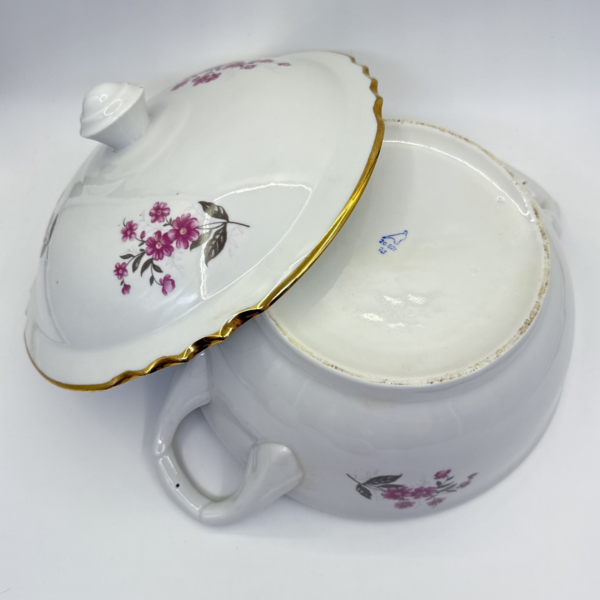 Супница, украшенная цветочным декором, фарфор, деколь, золочение, Дулевский фарфоровый завод (Дулёво), СССР, 1987 г., Дулевский фарфоровый завод (Дулёво)