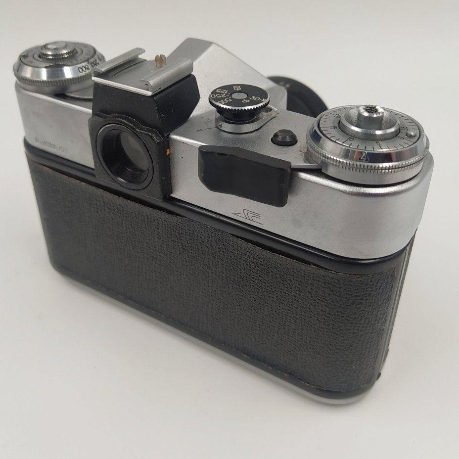 Фотоаппарат "Зенит-Е" с объективом "Мир-1В" в оригинальном кофре, металл, стекло, кожа, Белорусское оптико-механическое объединение (БелОМО), СССР, 1981 г.