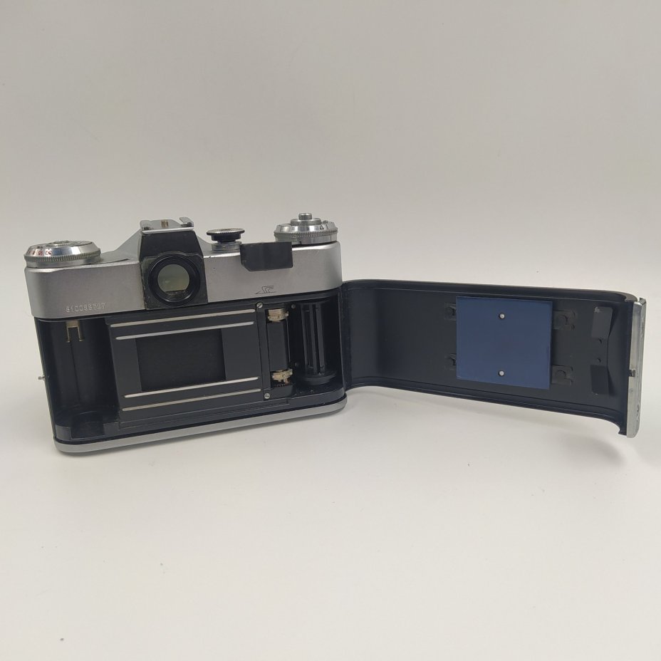 Фотоаппарат "Зенит-Е" с объективом "Мир-1В" в оригинальном кофре, металл, стекло, кожа, Белорусское оптико-механическое объединение (БелОМО), СССР, 1981 г.