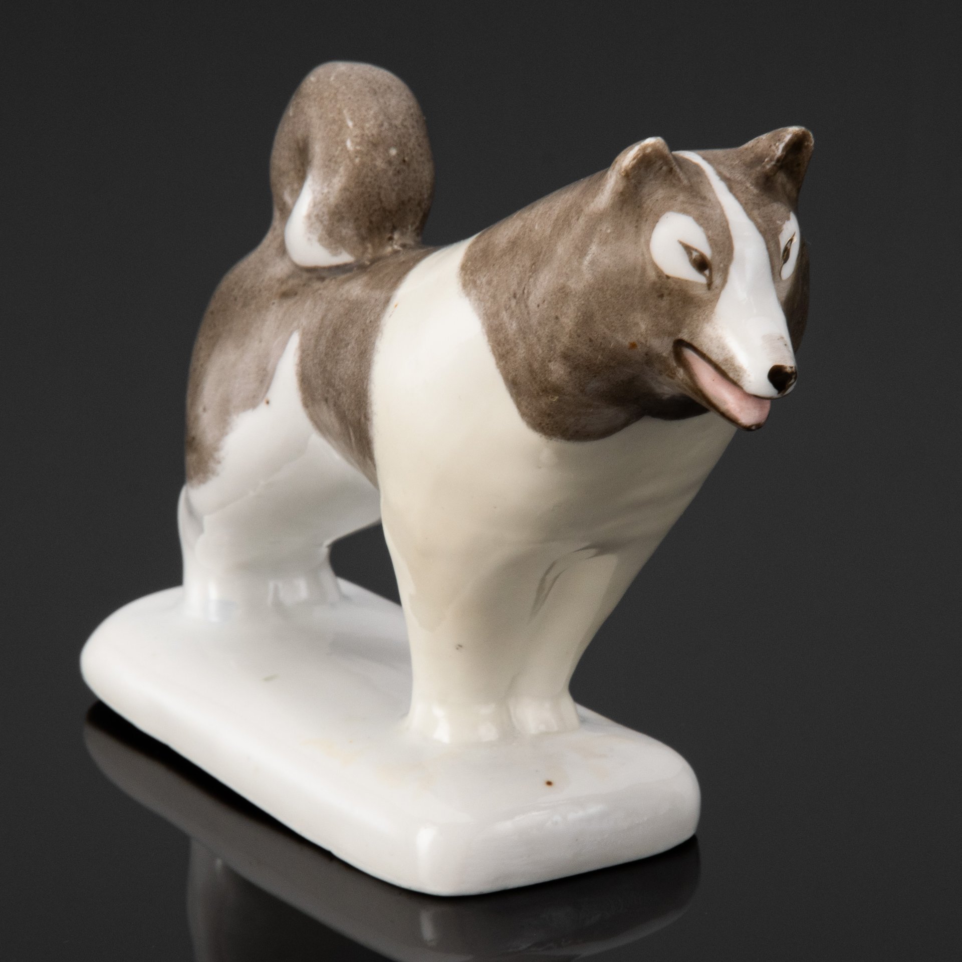 Статуэтка "Лайка", автор Н. Кольцов, фарфор, роспись, Ленинградский фарфоровый завод (ЛФЗ), СССР, 1937 г.