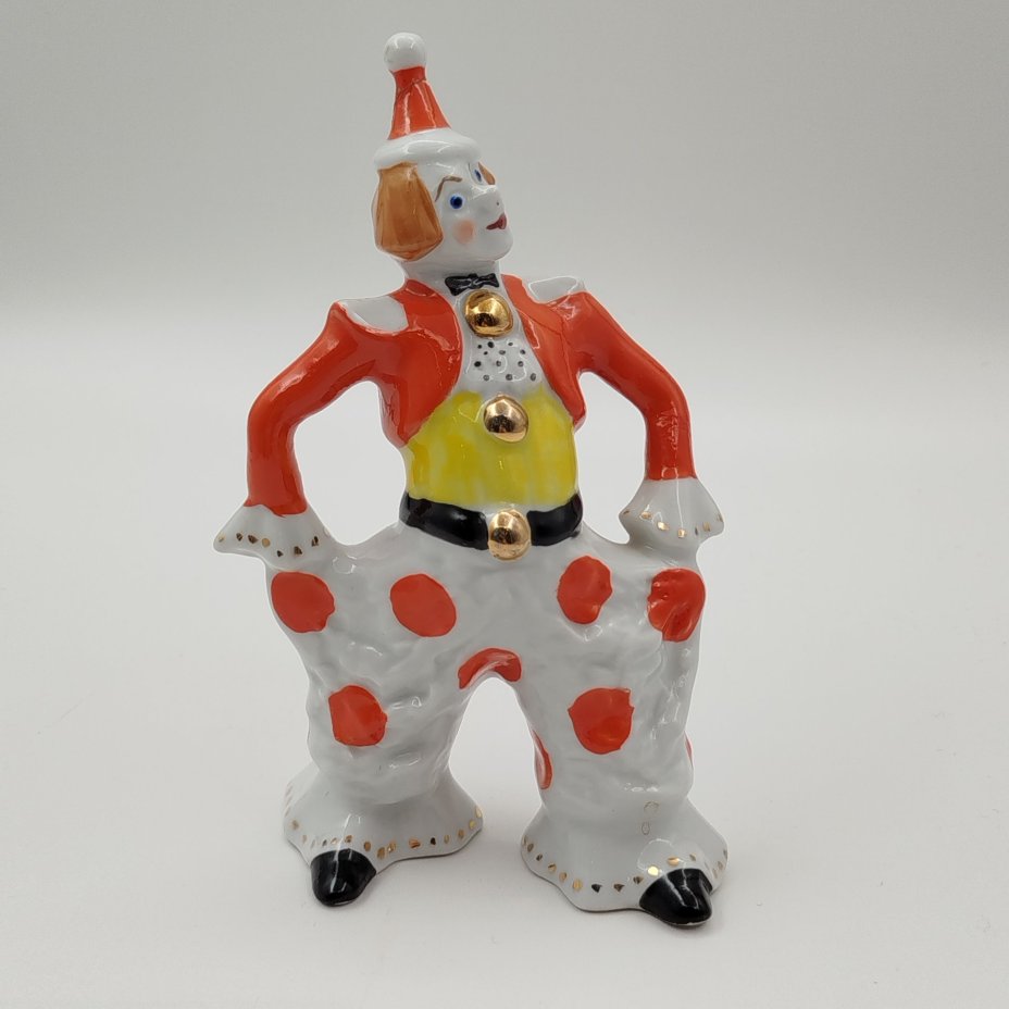 Статуэтка "Клоун", скульптор С.М. Орлов, фарфор, роспись, золочение, Дмитровский фарфоровый завод (ДФЗ Вербилки), СССР, 1965-1991 гг.