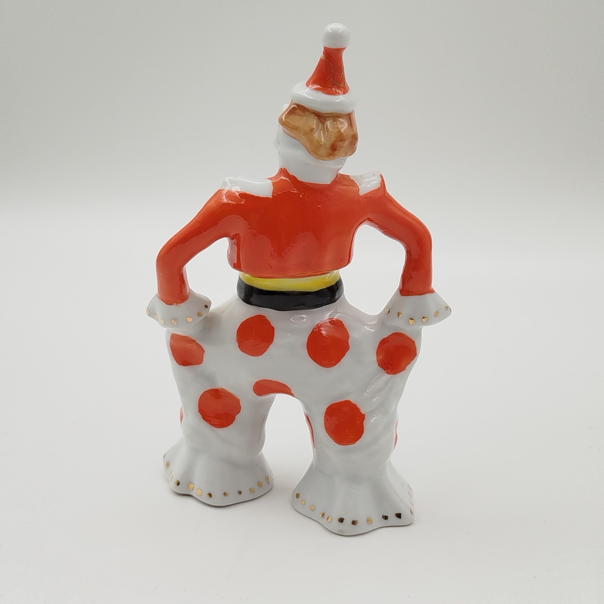 Статуэтка "Клоун", скульптор С.М. Орлов, фарфор, роспись, золочение, Дмитровский фарфоровый завод (ДФЗ Вербилки), СССР, 1965-1991 гг.