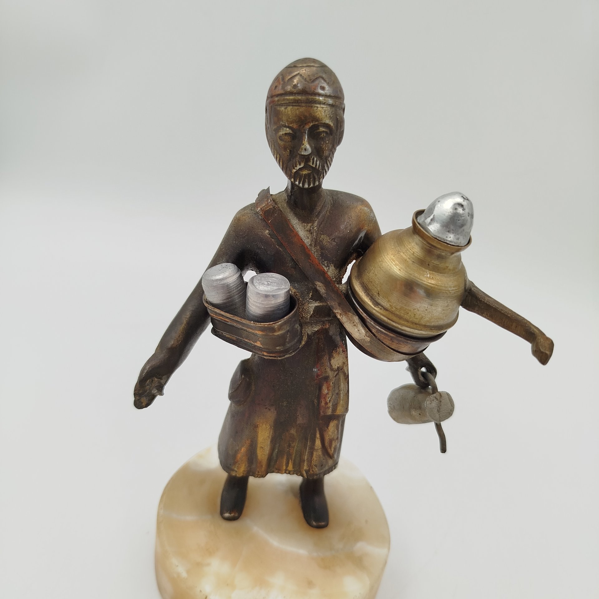 Статуэтка "Продавец кофе", металл, селенит, Европа, 1950-1980 гг.