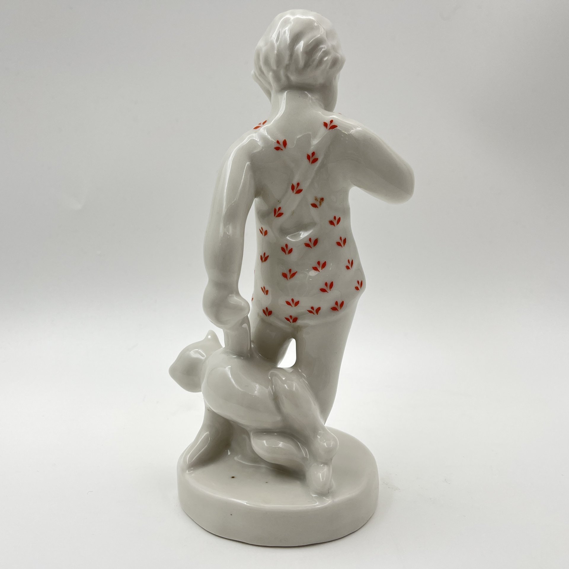 Статуэтка "Мальчик с мишкой", фарфор, деколь, Первомайский фарфоровый завод (Песочное), СССР, 1969 г.