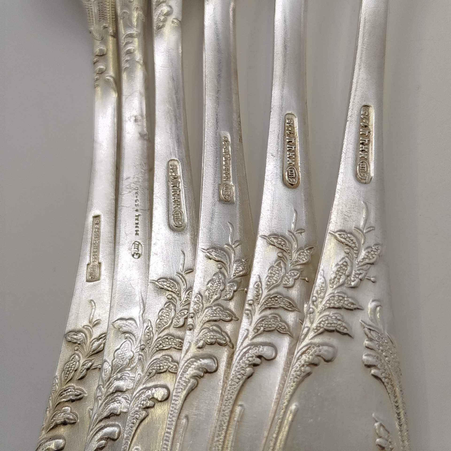 Набор из шести столовых ложек с растительным декором, мНЦ (медь-никель-цинк), Вольнянский завод столовых приборов им. Шевченко (ЗiШ, ЗиШ), СССР, 1960-1980 гг.