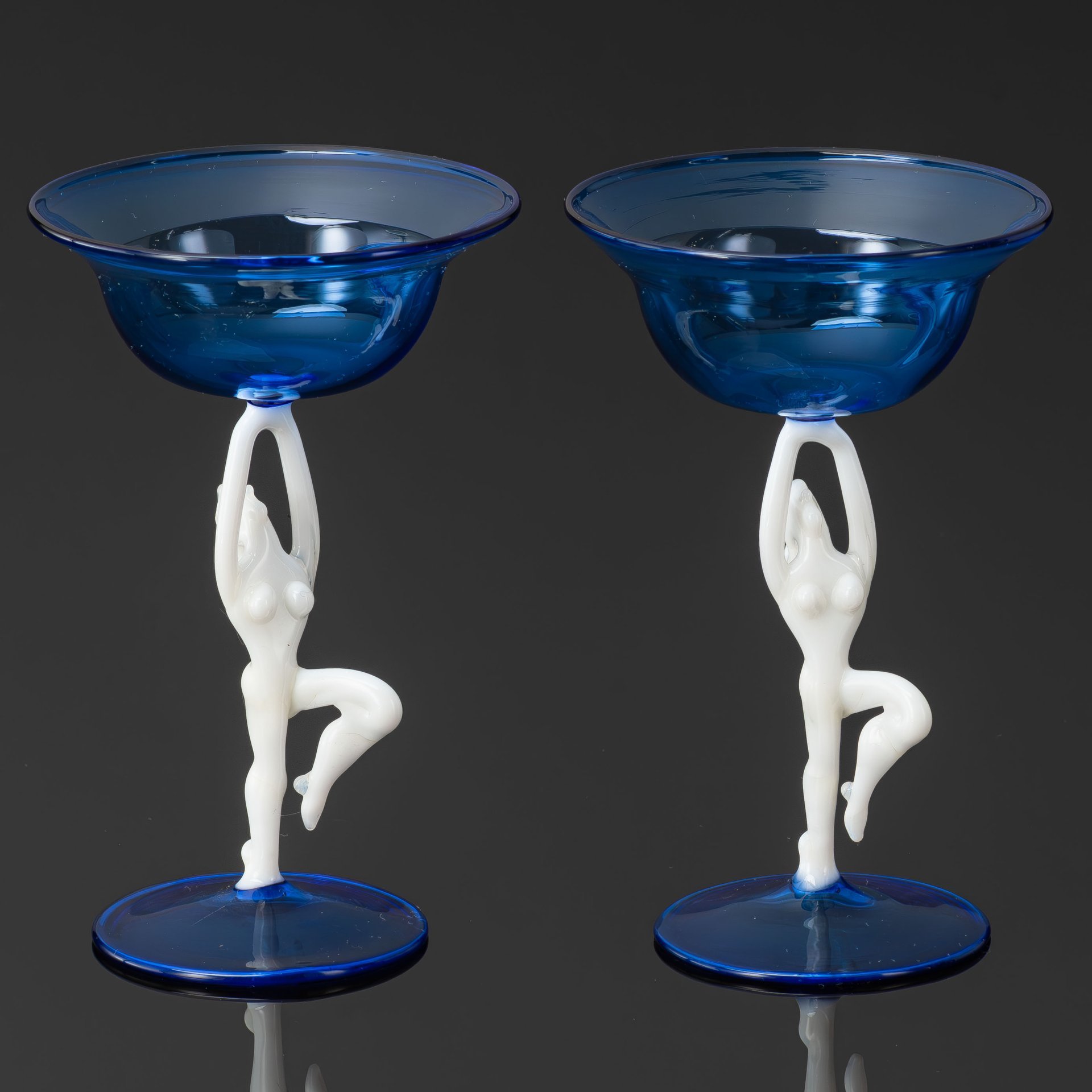 Набор ликерных рюмок в стиле Art Deco на 2 персоны, украшенный фигурными элементами в виде обнаженных девушек, стекло, выдувание, Bimini Lauscha, Австрия, 1920-1930 гг.