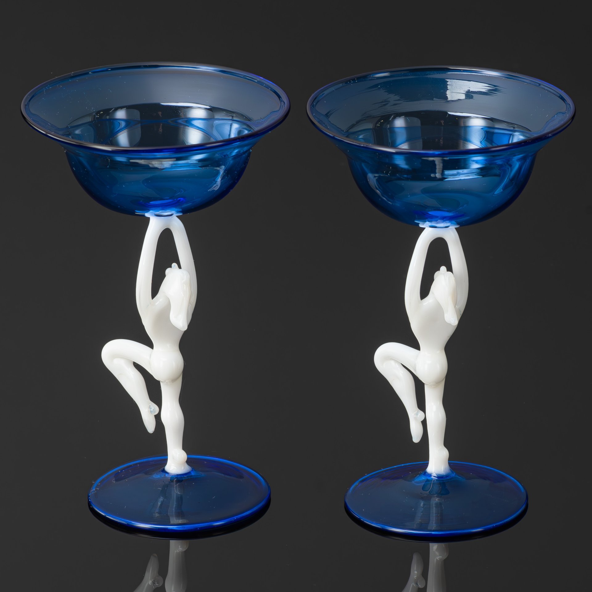 Набор ликерных рюмок в стиле Art Deco на 2 персоны, украшенный фигурными элементами в виде обнаженных девушек, стекло, выдувание, Bimini Lauscha, Австрия, 1920-1930 гг.