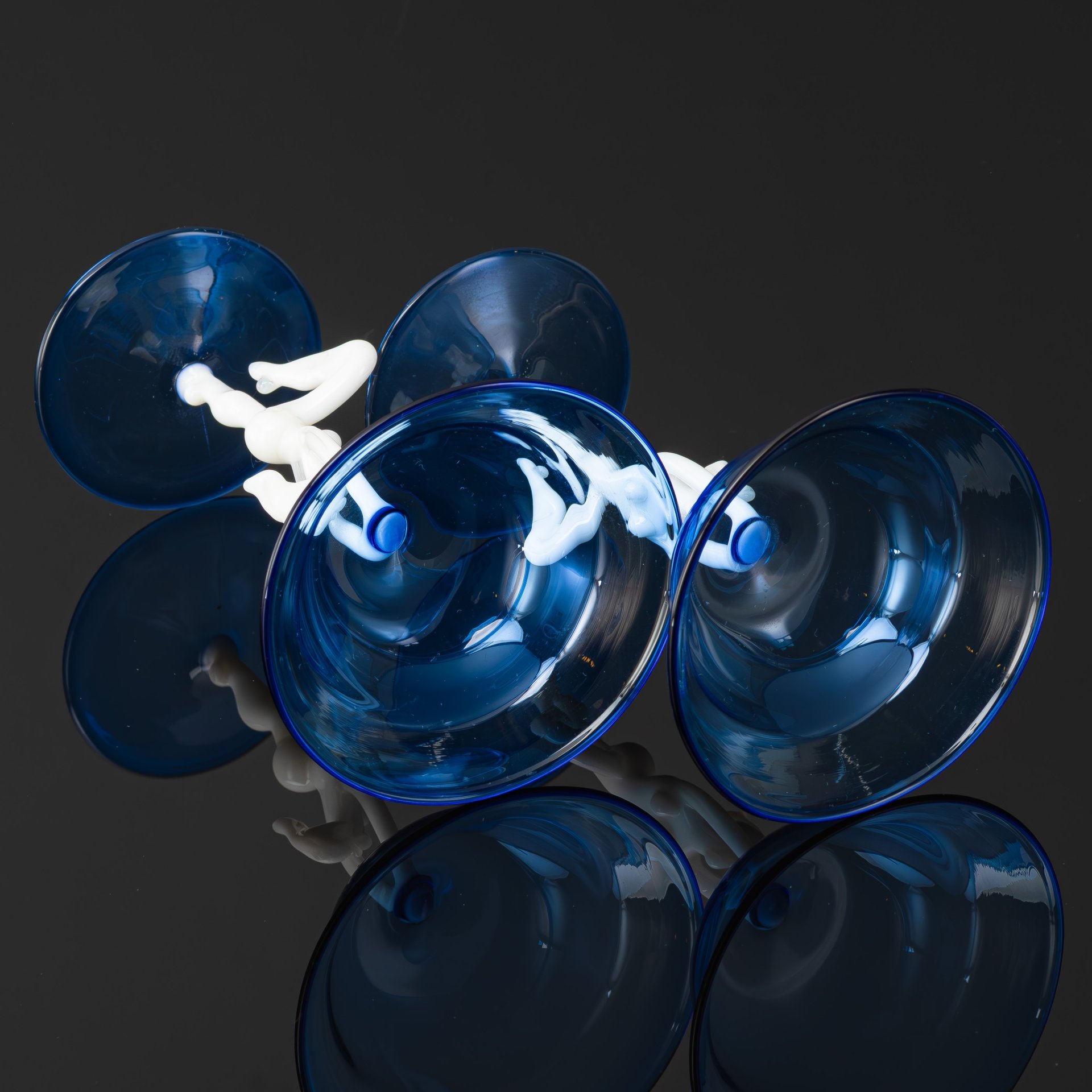 Набор ликерных рюмок в стиле Art Deco на 2 персоны, украшенный фигурными элементами в виде обнаженных девушек, стекло, выдувание, Bimini Lauscha, Австрия, 1920-1930 гг.