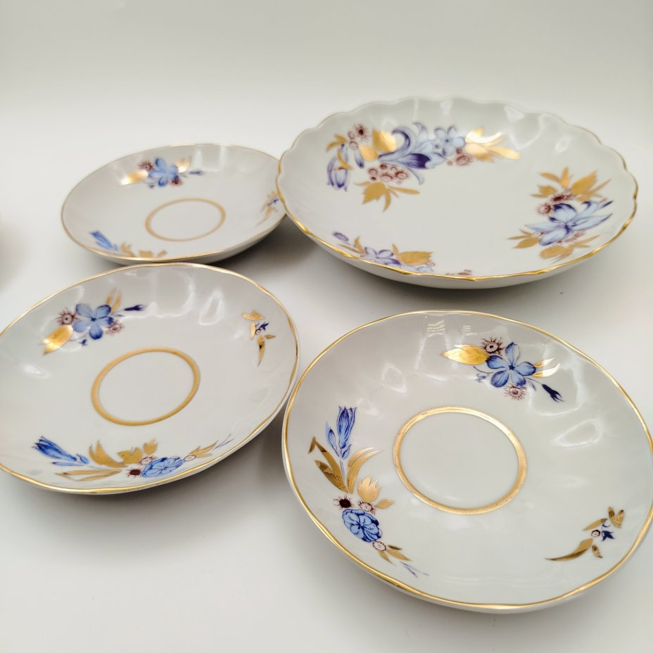 Сервиз чайный "Лилия" на 6 персон (16 предметов), фарфор, деколь, золочение, Ленинградский фарфоровый завод (ЛФЗ), СССР, 1970-1992 гг.